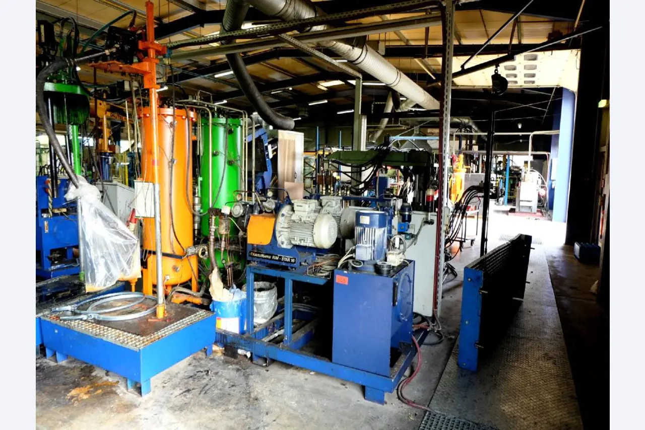 Machines for the manufacturing of foamed <br>and injected attachments and spare parts <br>for the automotive sector-6