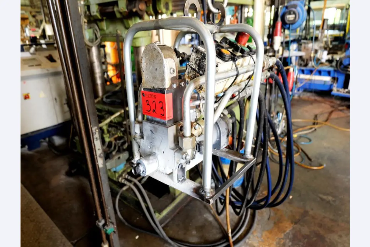 Machines for the manufacturing of foamed <br>and injected attachments and spare parts <br>for the automotive sector-9