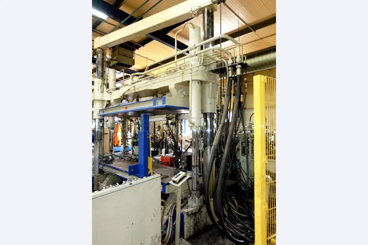 Machines for the manufacturing of foamed <br>and injected attachments and spare parts <br>for the automotive sector-10