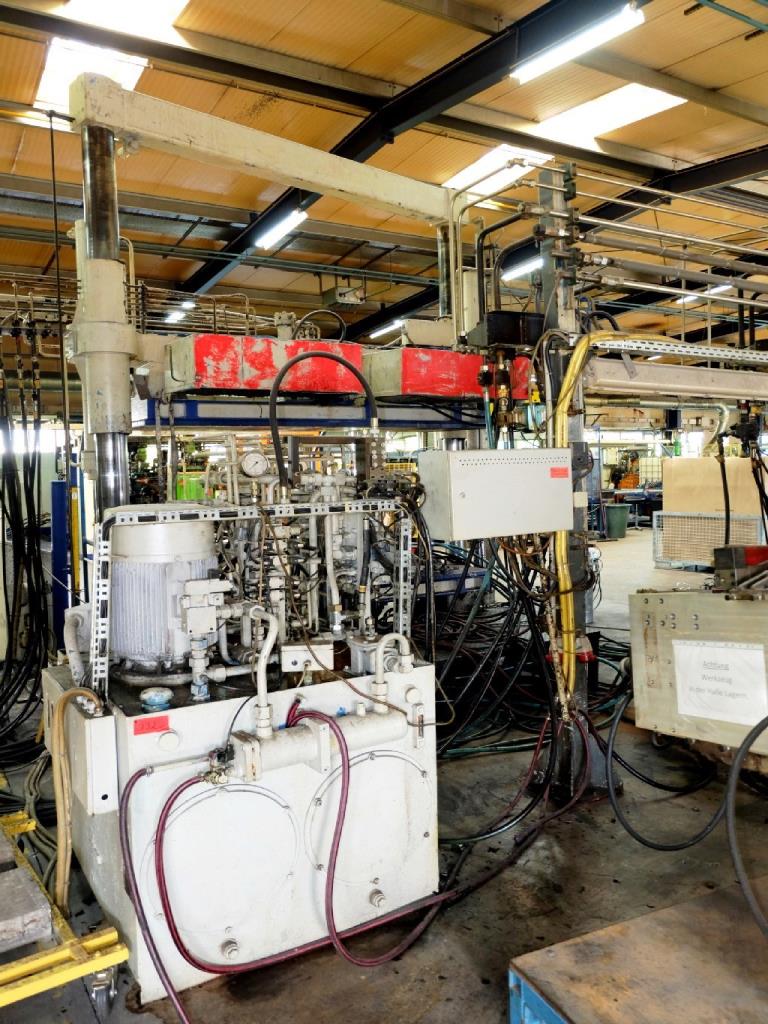 Machines for the manufacturing of foamed <br>and injected attachments and spare parts <br>for the automotive sector-11