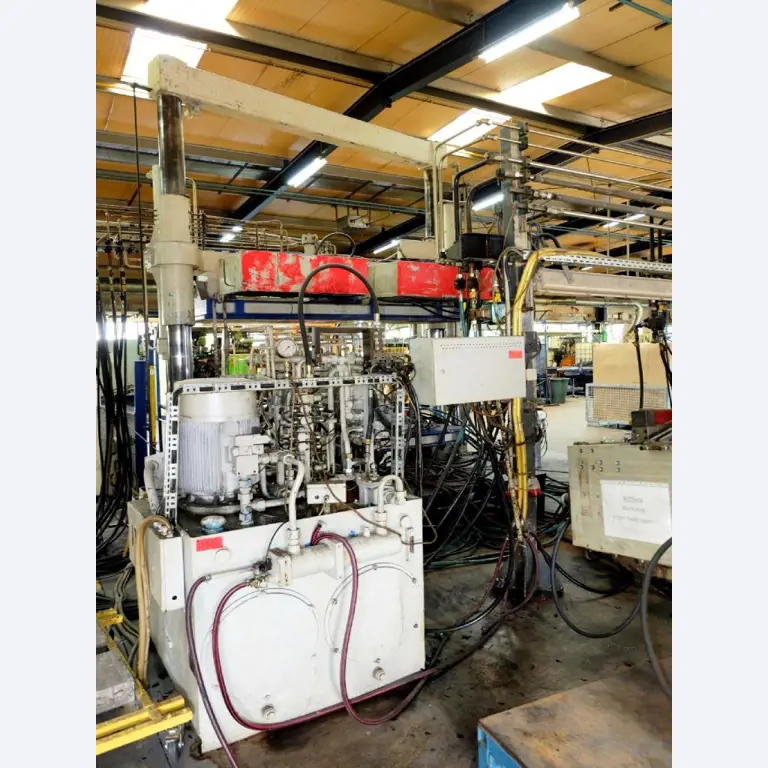 Machines for the manufacturing of foamed <br>and injected attachments and spare parts <br>for the automotive sector-11