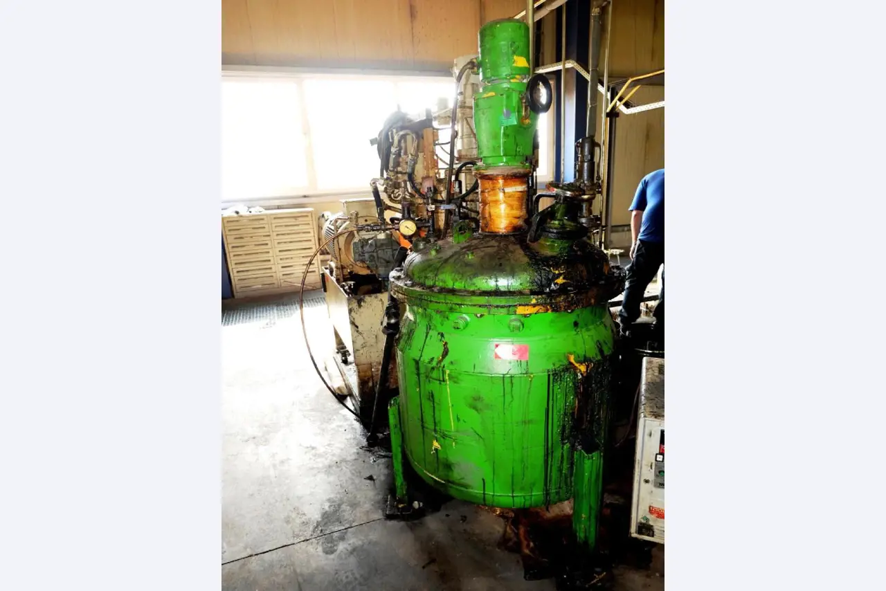 Machines for the manufacturing of foamed <br>and injected attachments and spare parts <br>for the automotive sector-12