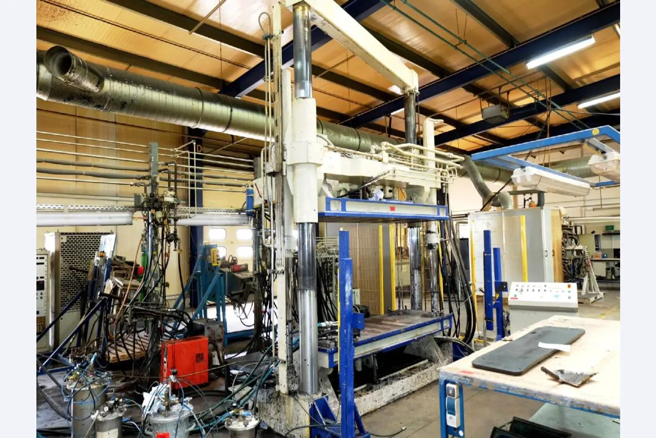 Machines for the manufacturing of foamed <br>and injected attachments and spare parts <br>for the automotive sector-1