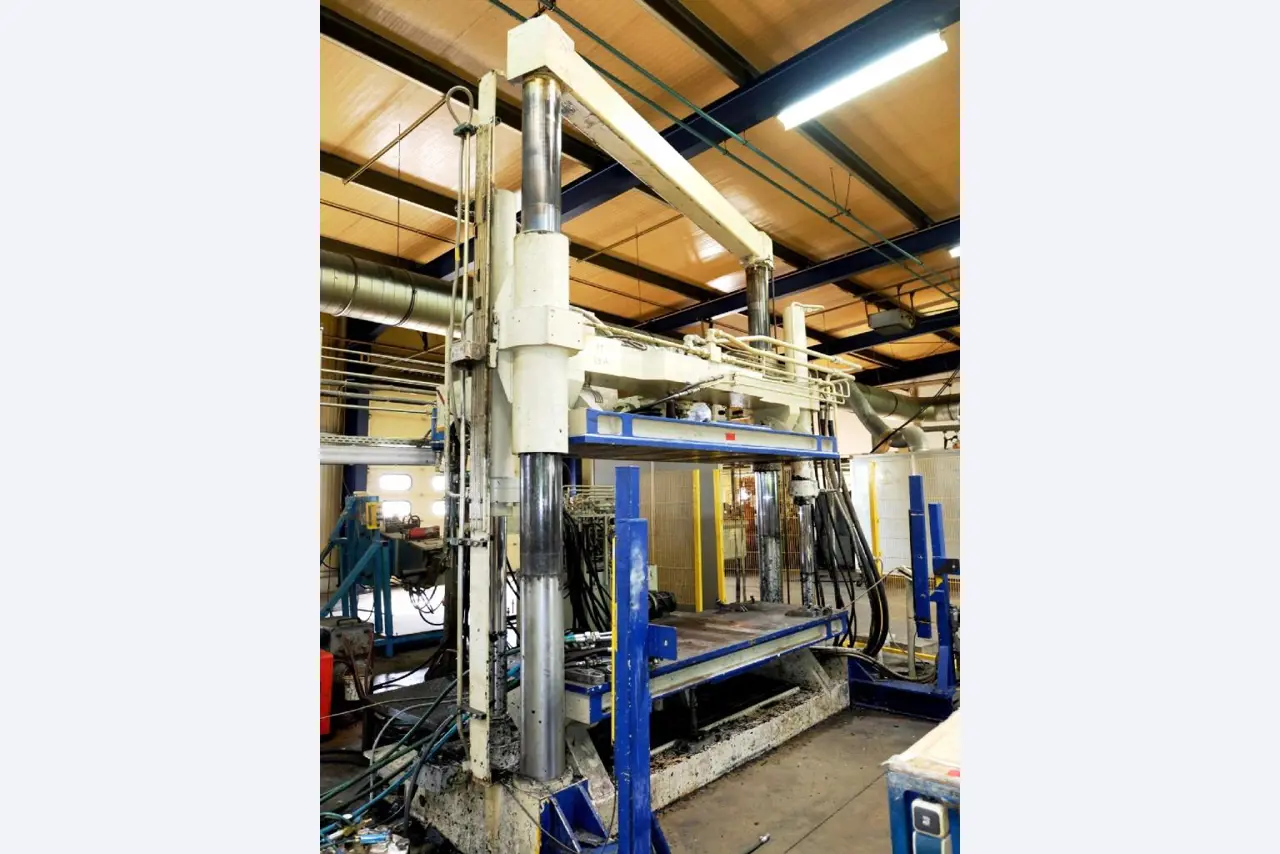 Machines for the manufacturing of foamed <br>and injected attachments and spare parts <br>for the automotive sector-2