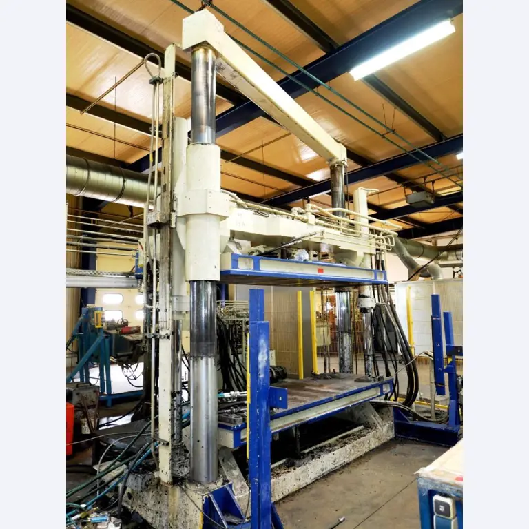 Machines for the manufacturing of foamed <br>and injected attachments and spare parts <br>for the automotive sector-2