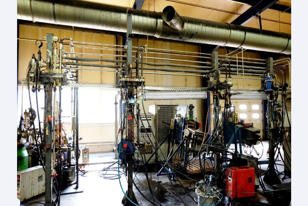 Machines for the manufacturing of foamed <br>and injected attachments and spare parts <br>for the automotive sector-4