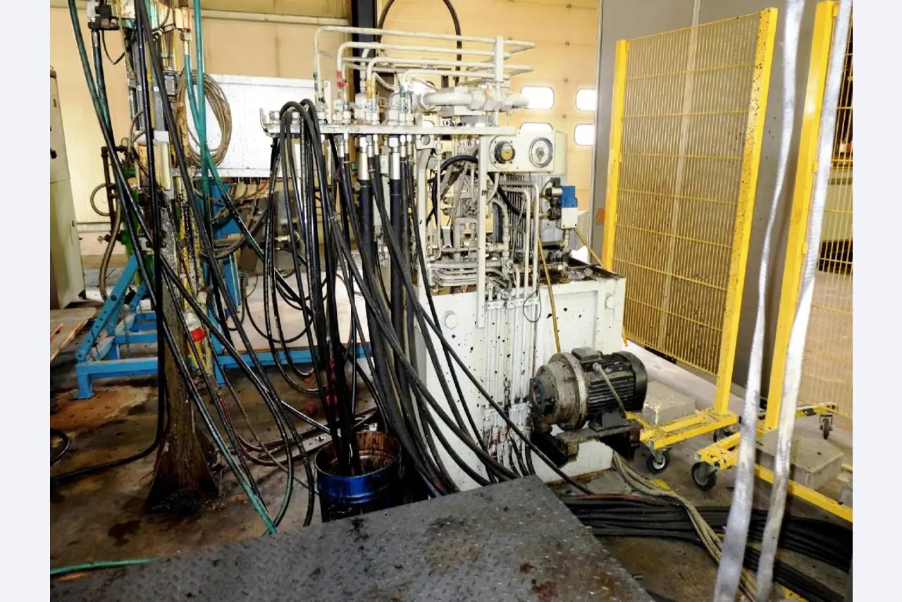 Machines for the manufacturing of foamed <br>and injected attachments and spare parts <br>for the automotive sector-8