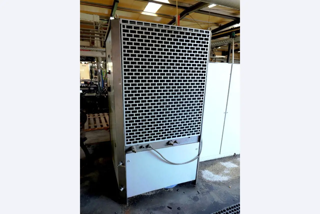 Machines for the manufacturing of foamed <br>and injected attachments and spare parts <br>for the automotive sector-1