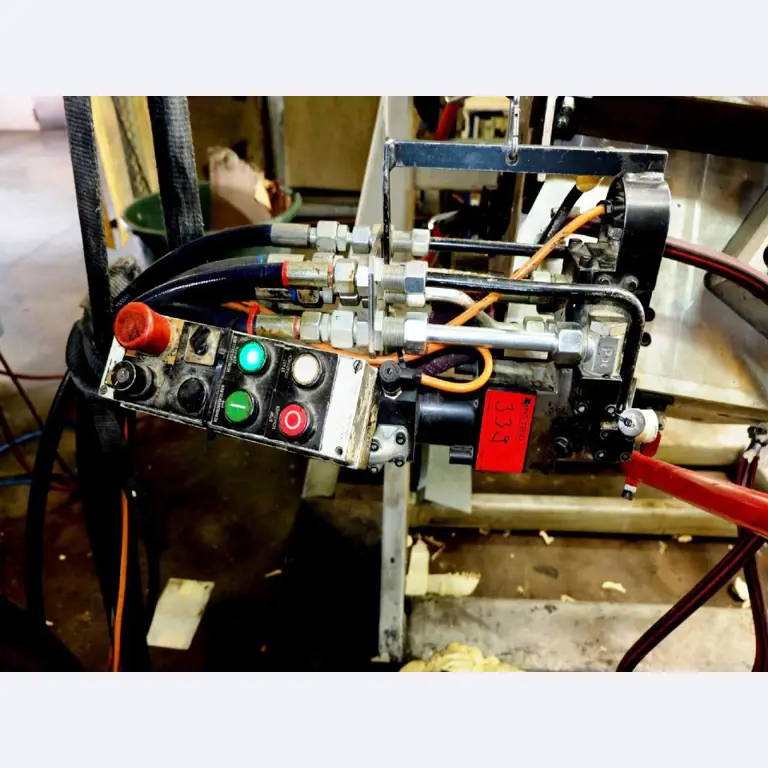 Machines for the manufacturing of foamed <br>and injected attachments and spare parts <br>for the automotive sector-10