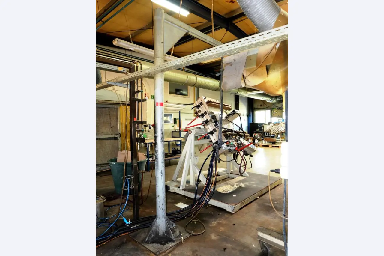 Machines for the manufacturing of foamed <br>and injected attachments and spare parts <br>for the automotive sector-11
