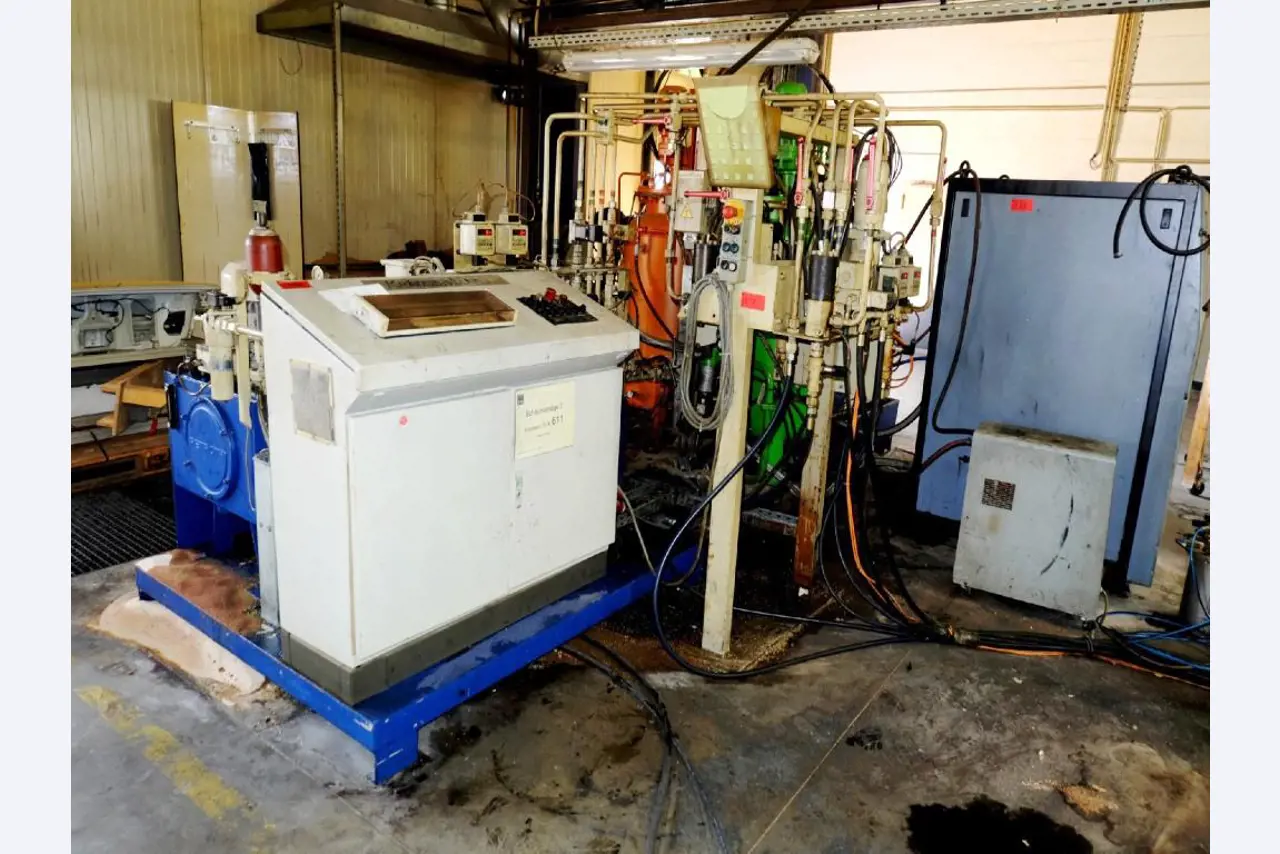 Machines for the manufacturing of foamed <br>and injected attachments and spare parts <br>for the automotive sector-1