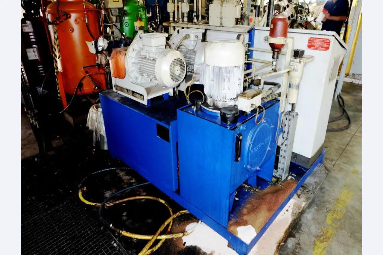 Machines for the manufacturing of foamed <br>and injected attachments and spare parts <br>for the automotive sector-5