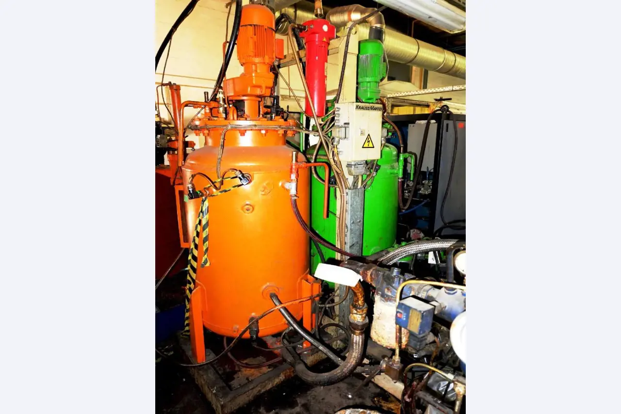 Machines for the manufacturing of foamed <br>and injected attachments and spare parts <br>for the automotive sector-6