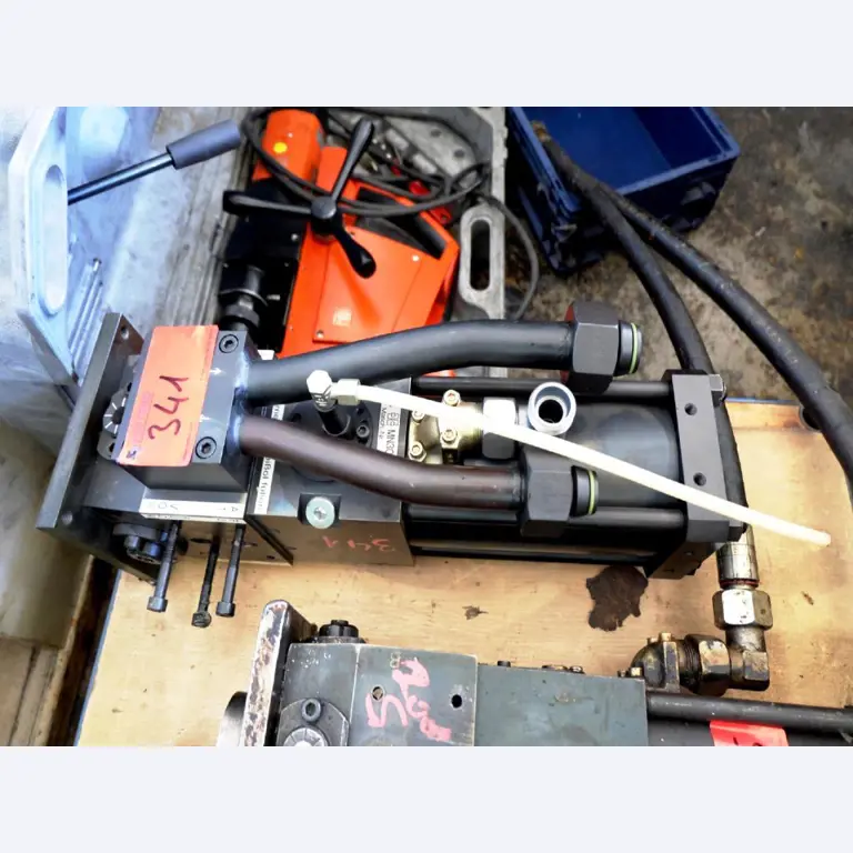 Machines pour la fabrication de pièces (rapportées) automobiles moussées et injectées-1