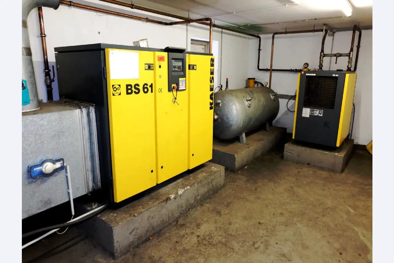 Machines pour la fabrication de pièces (rapportées) automobiles moussées et injectées-1