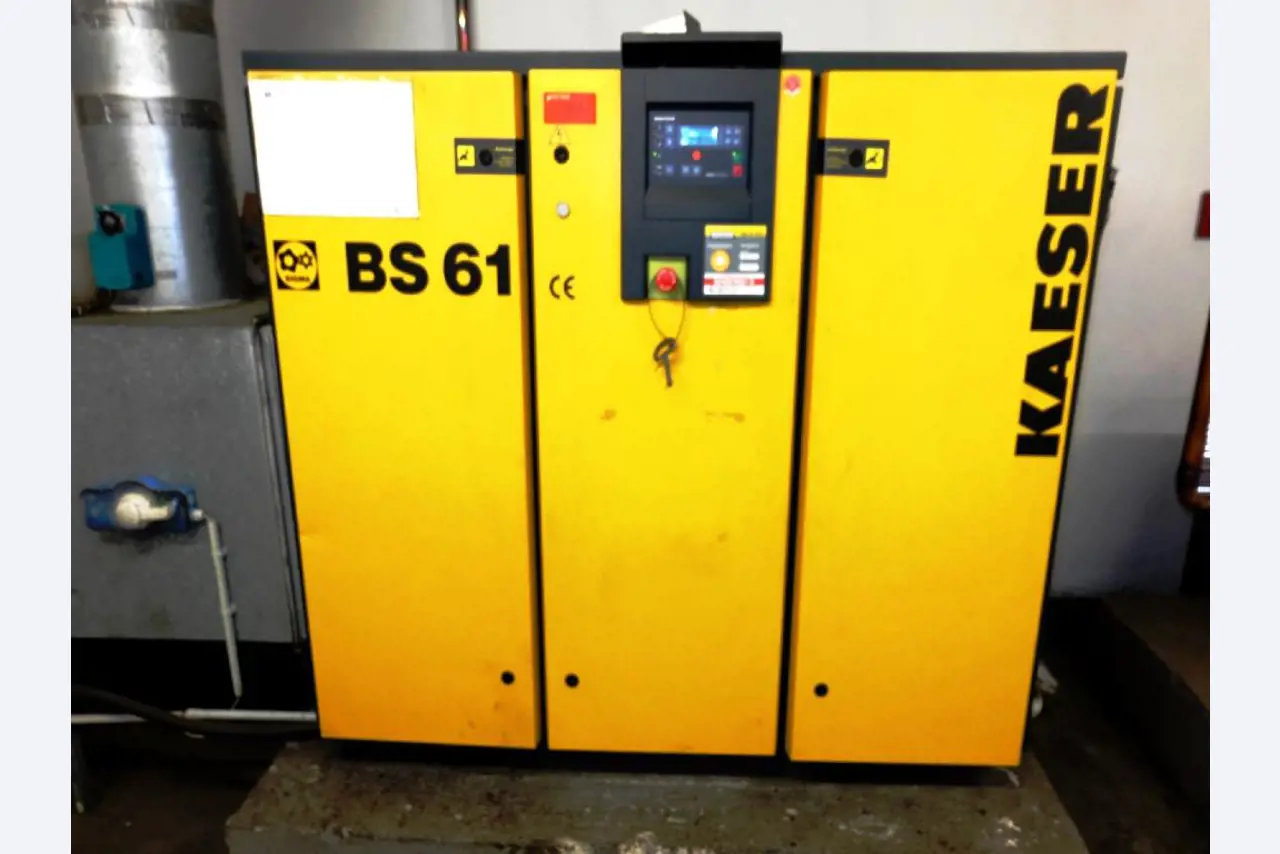 Machines pour la fabrication de pièces (rapportées) automobiles moussées et injectées-2