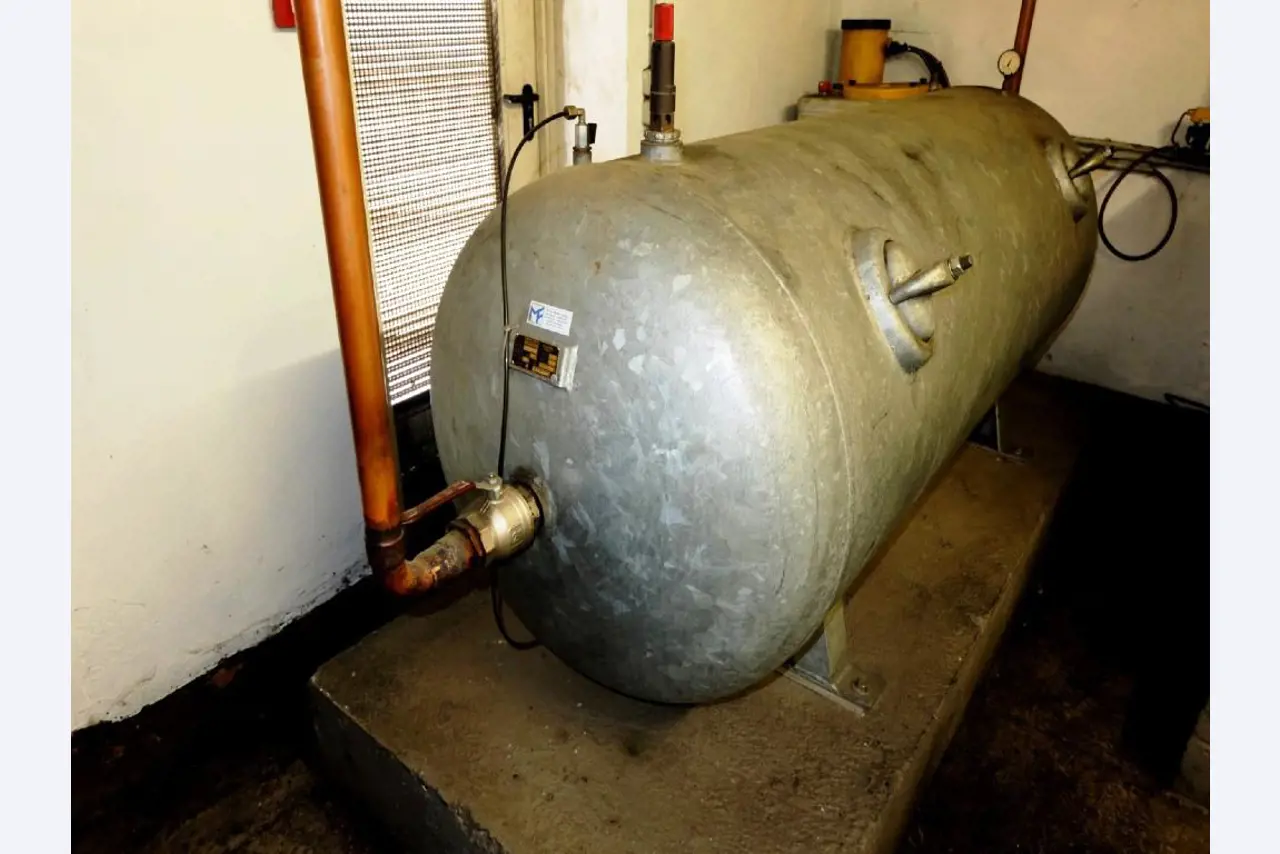 Machines pour la fabrication de pièces (rapportées) automobiles moussées et injectées-3