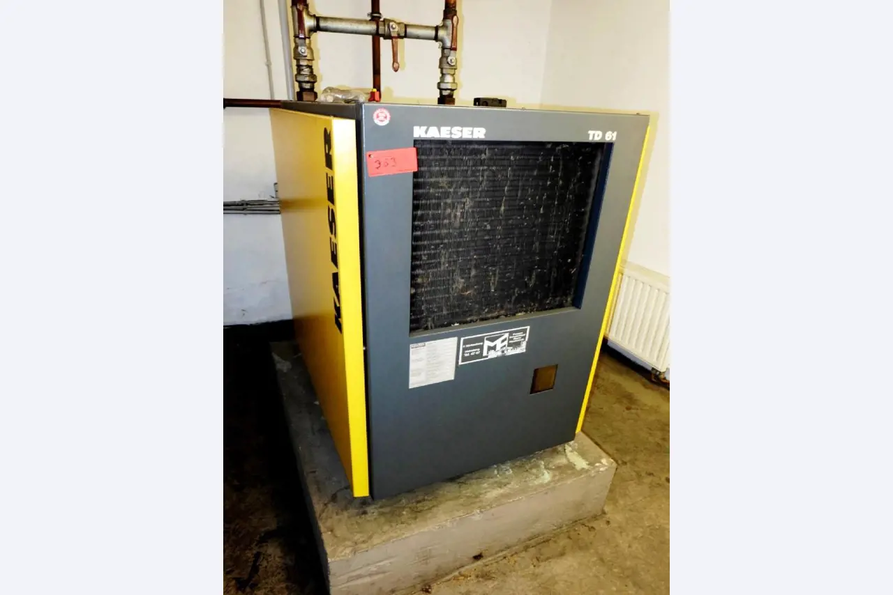 Machines pour la fabrication de pièces (rapportées) automobiles moussées et injectées-4