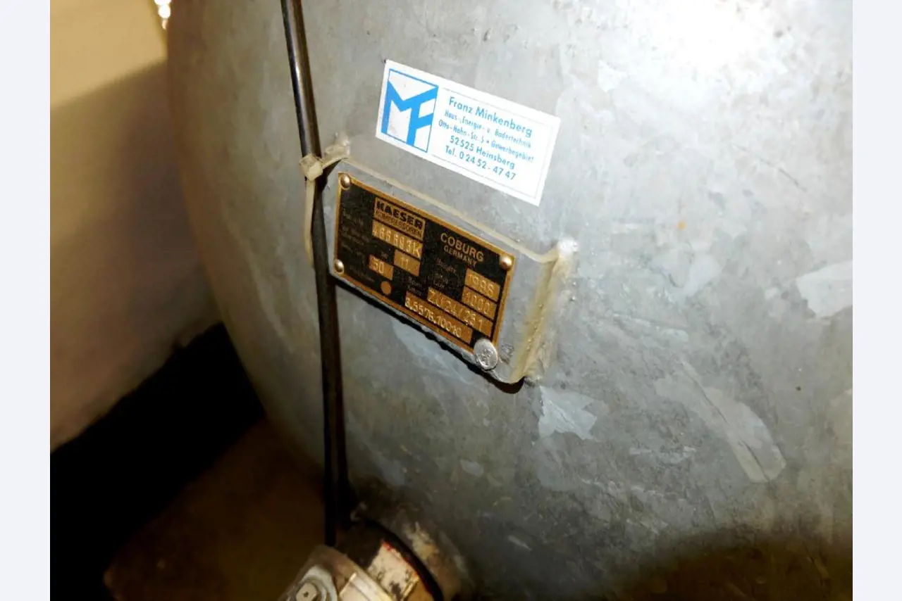 Machines pour la fabrication de pièces (rapportées) automobiles moussées et injectées-5