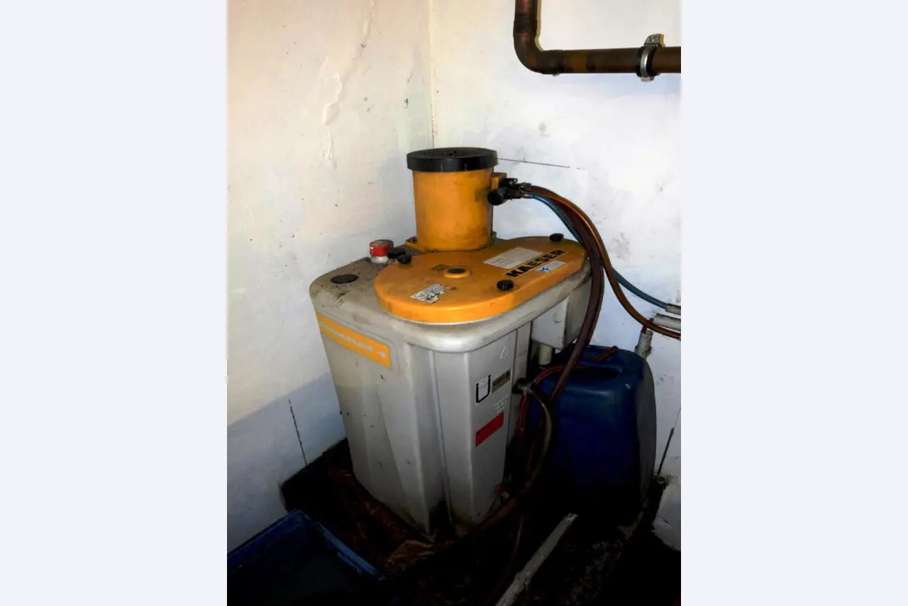 Machines pour la fabrication de pièces (rapportées) automobiles moussées et injectées-8