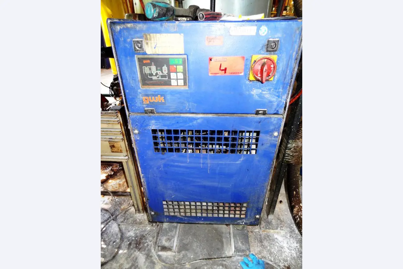 Machines for the manufacturing of foamed <br>and injected attachments and spare parts <br>for the automotive sector-10