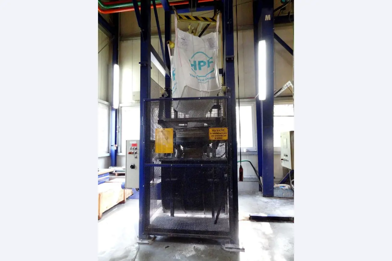 Machines for the manufacturing of foamed <br>and injected attachments and spare parts <br>for the automotive sector-2