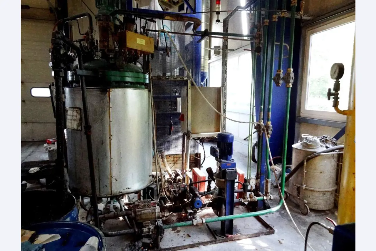 Machines for the manufacturing of foamed <br>and injected attachments and spare parts <br>for the automotive sector-5