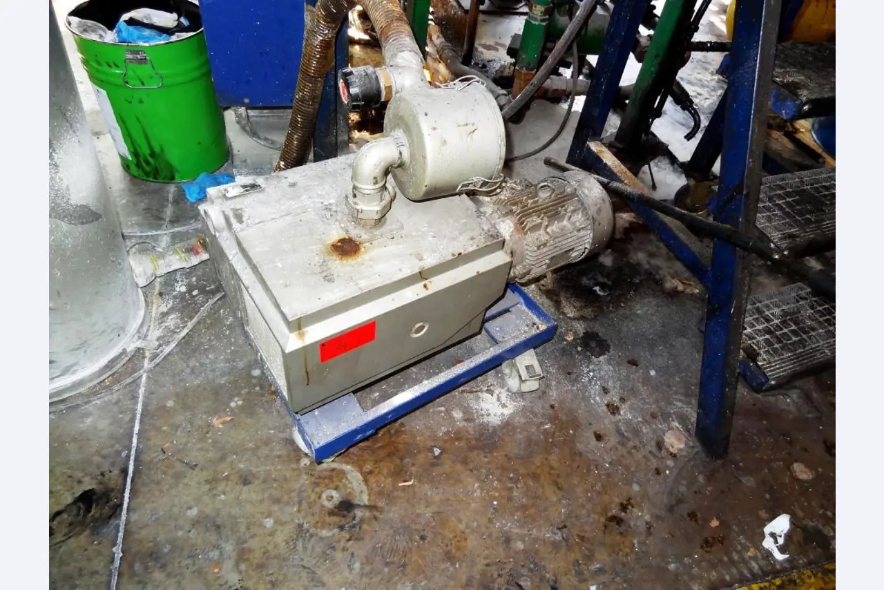 Machines for the manufacturing of foamed <br>and injected attachments and spare parts <br>for the automotive sector-9