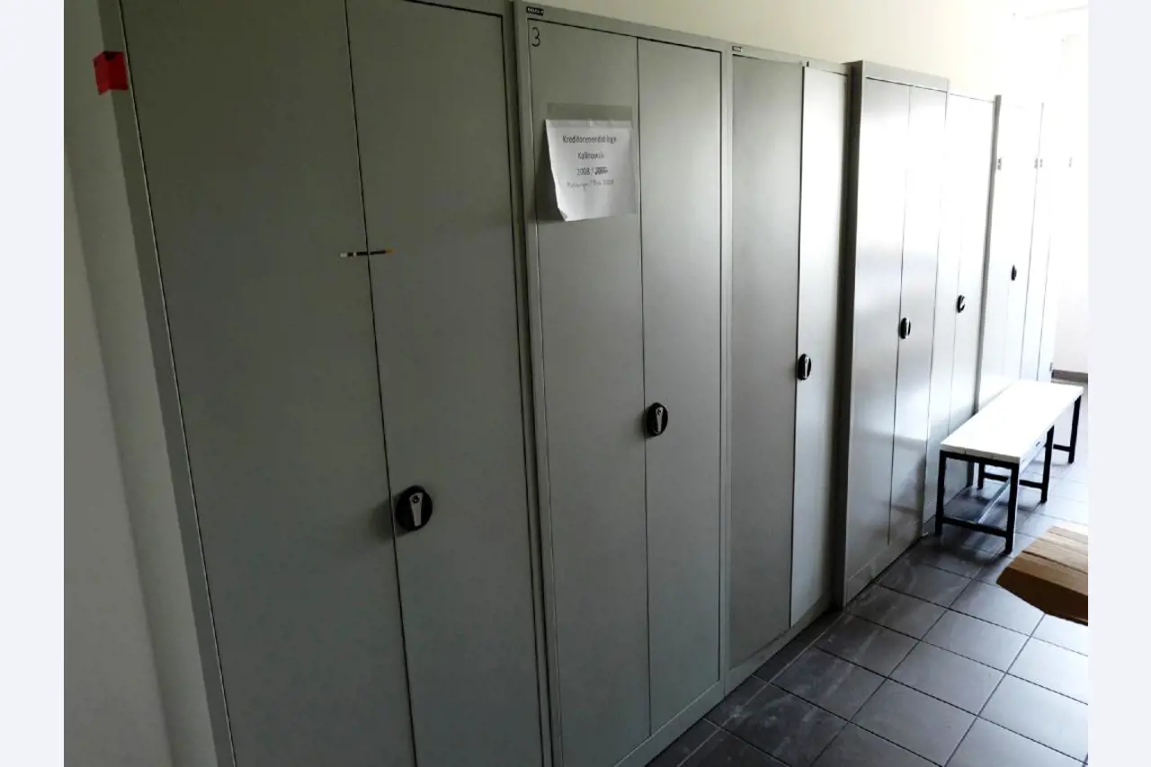 Machines for the manufacturing of foamed <br>and injected attachments and spare parts <br>for the automotive sector-1