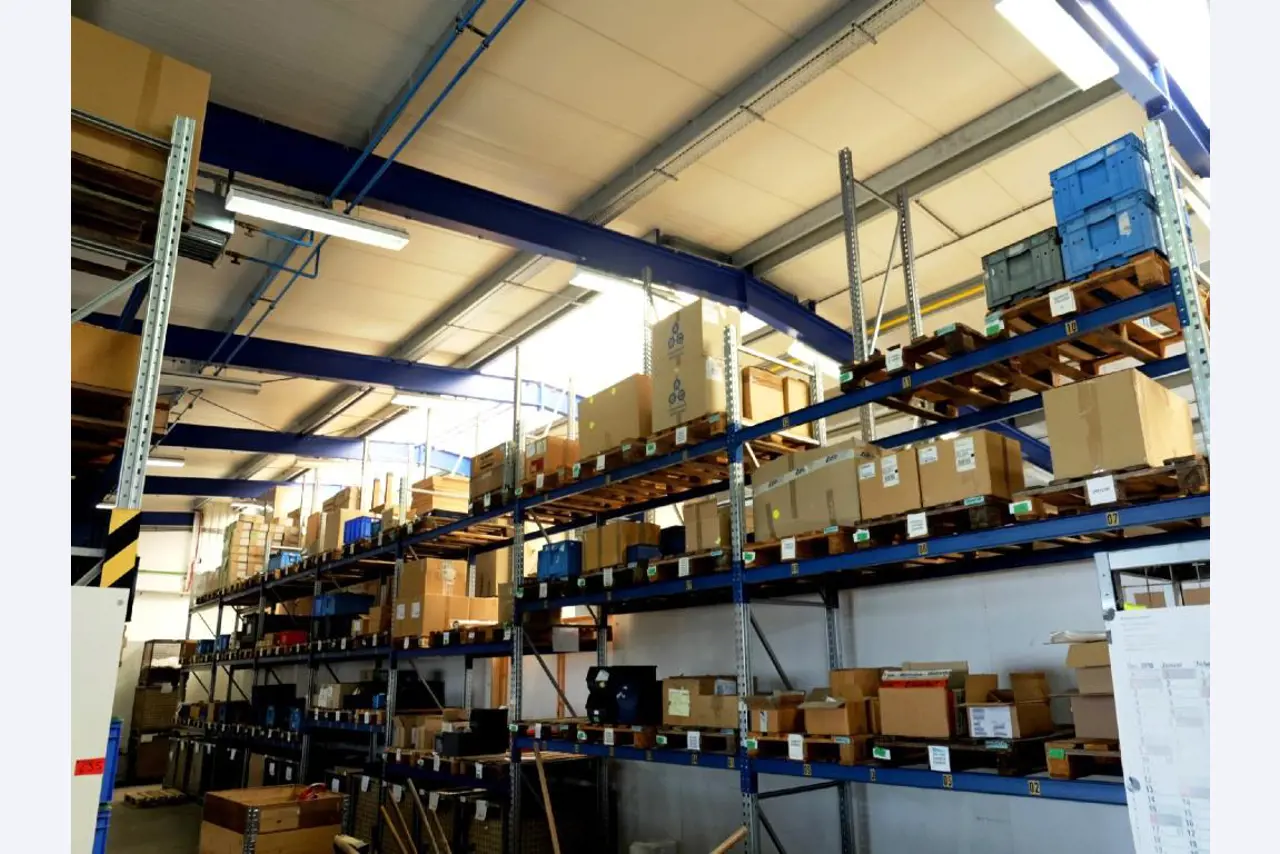 Machines pour la fabrication de pièces (rapportées) automobiles moussées et injectées-2