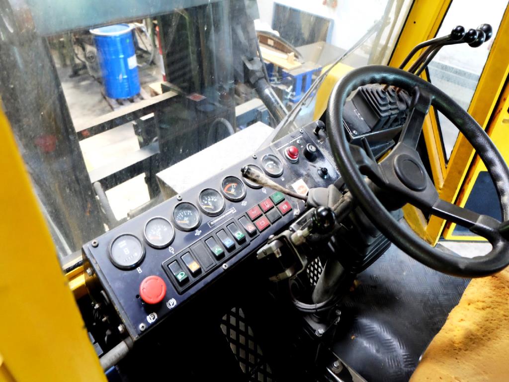 Machines for the manufacturing of foamed <br>and injected attachments and spare parts <br>for the automotive sector-10