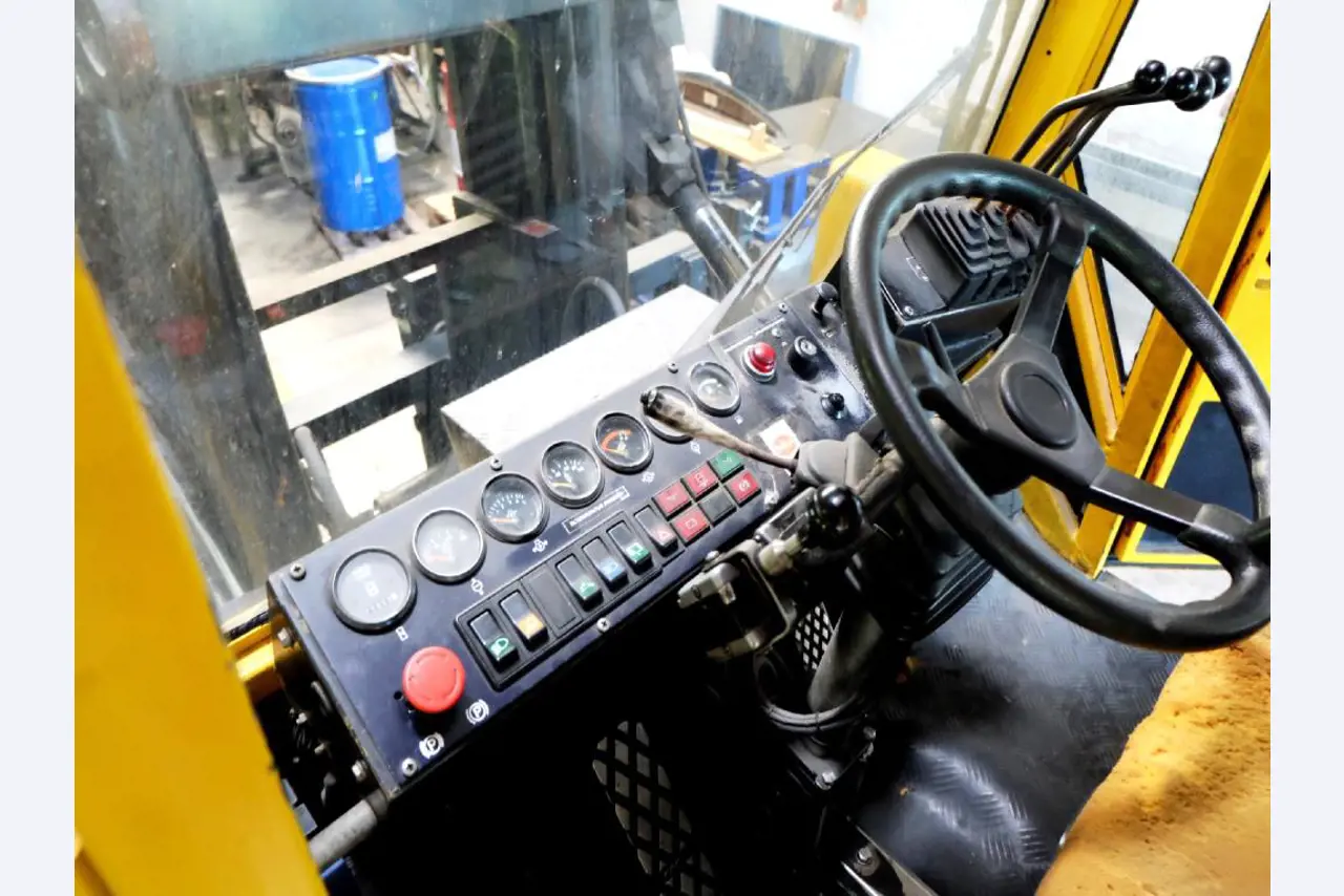 Machines for the manufacturing of foamed <br>and injected attachments and spare parts <br>for the automotive sector-10