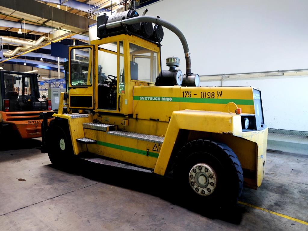 Machines for the manufacturing of foamed <br>and injected attachments and spare parts <br>for the automotive sector-2