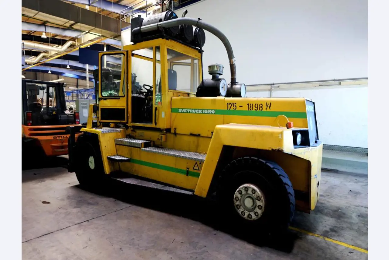 Machines for the manufacturing of foamed <br>and injected attachments and spare parts <br>for the automotive sector-2