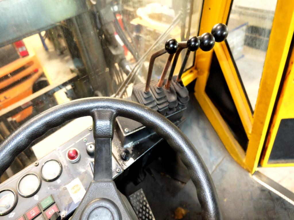 Machines for the manufacturing of foamed <br>and injected attachments and spare parts <br>for the automotive sector-3