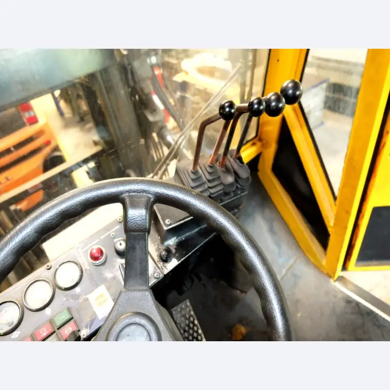 Machines for the manufacturing of foamed <br>and injected attachments and spare parts <br>for the automotive sector-3