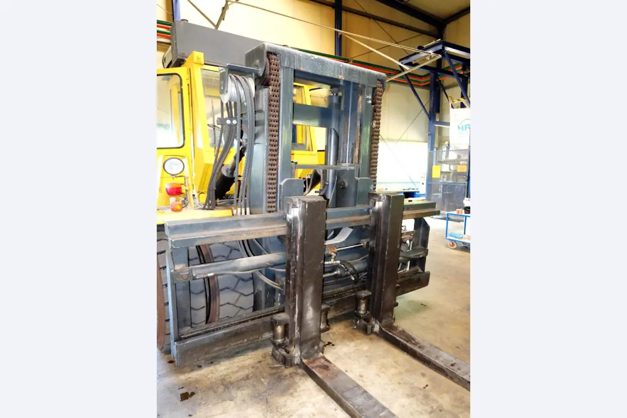 Machines for the manufacturing of foamed <br>and injected attachments and spare parts <br>for the automotive sector-7