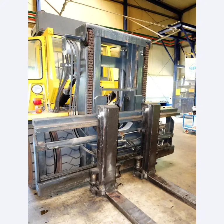 Machines for the manufacturing of foamed <br>and injected attachments and spare parts <br>for the automotive sector-7