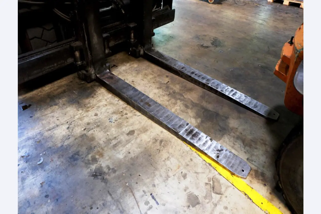 Machines for the manufacturing of foamed <br>and injected attachments and spare parts <br>for the automotive sector-8