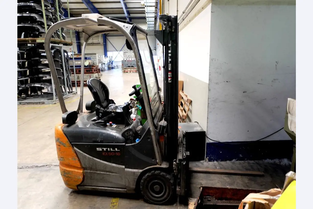 Machines for the manufacturing of foamed <br>and injected attachments and spare parts <br>for the automotive sector-1