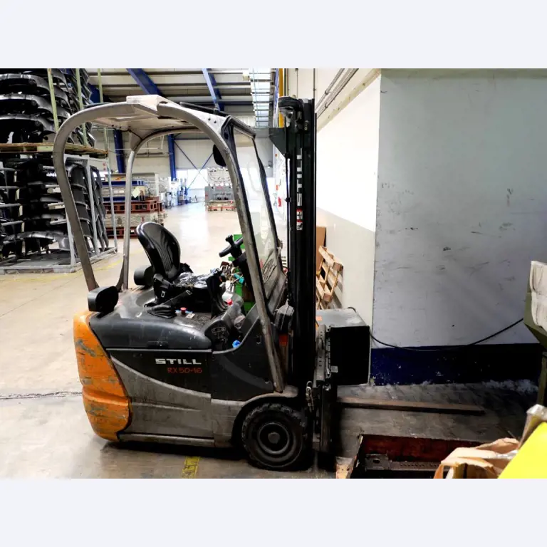 Machines for the manufacturing of foamed <br>and injected attachments and spare parts <br>for the automotive sector-1