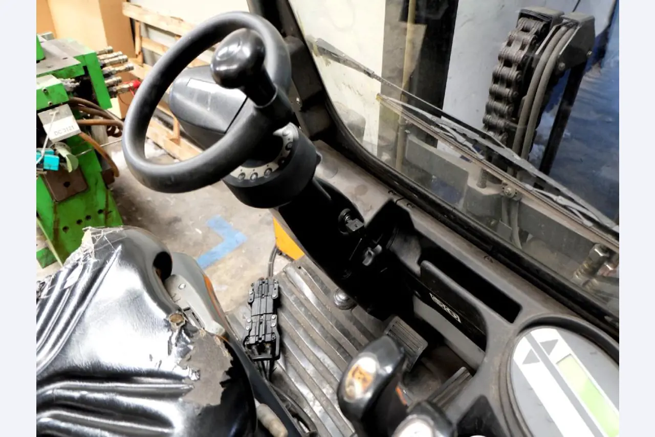 Machines for the manufacturing of foamed <br>and injected attachments and spare parts <br>for the automotive sector-3