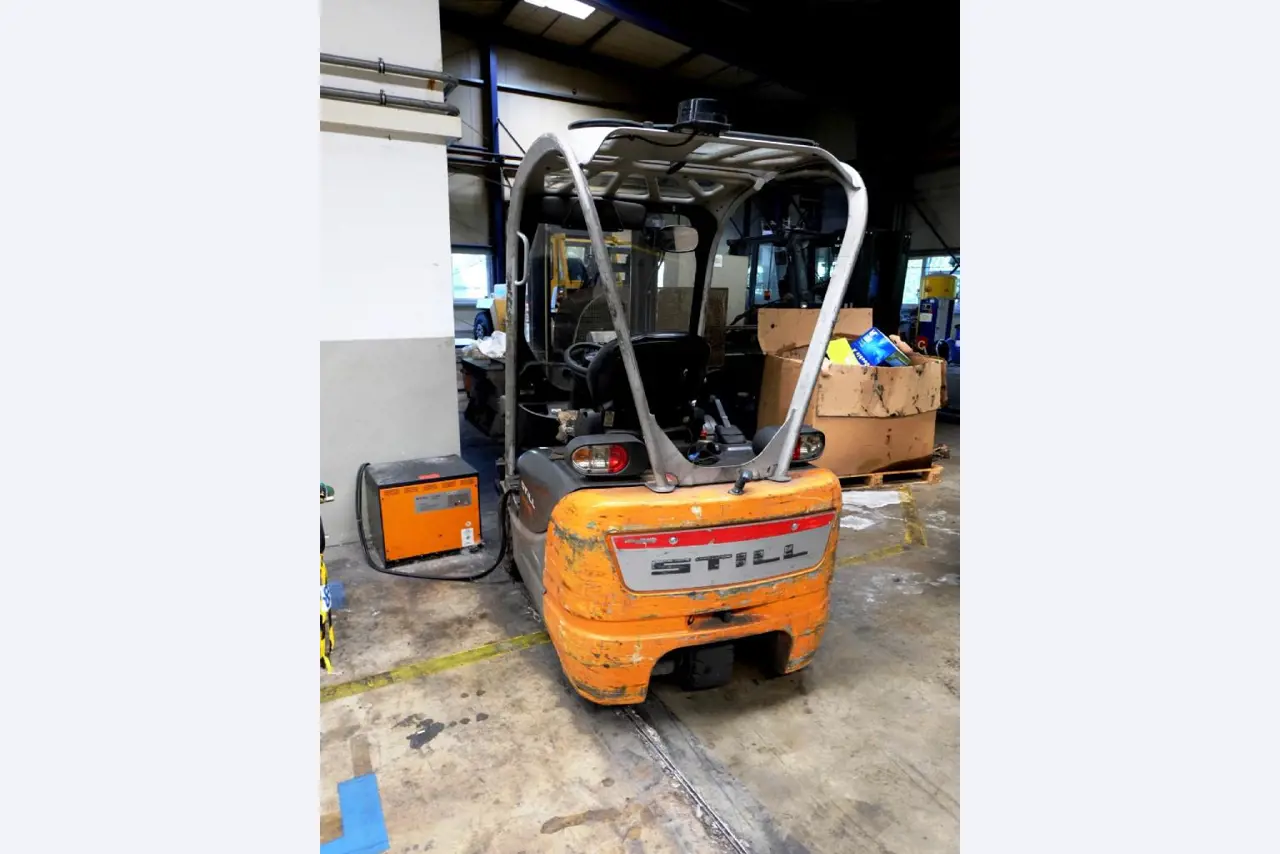 Machines for the manufacturing of foamed <br>and injected attachments and spare parts <br>for the automotive sector-5