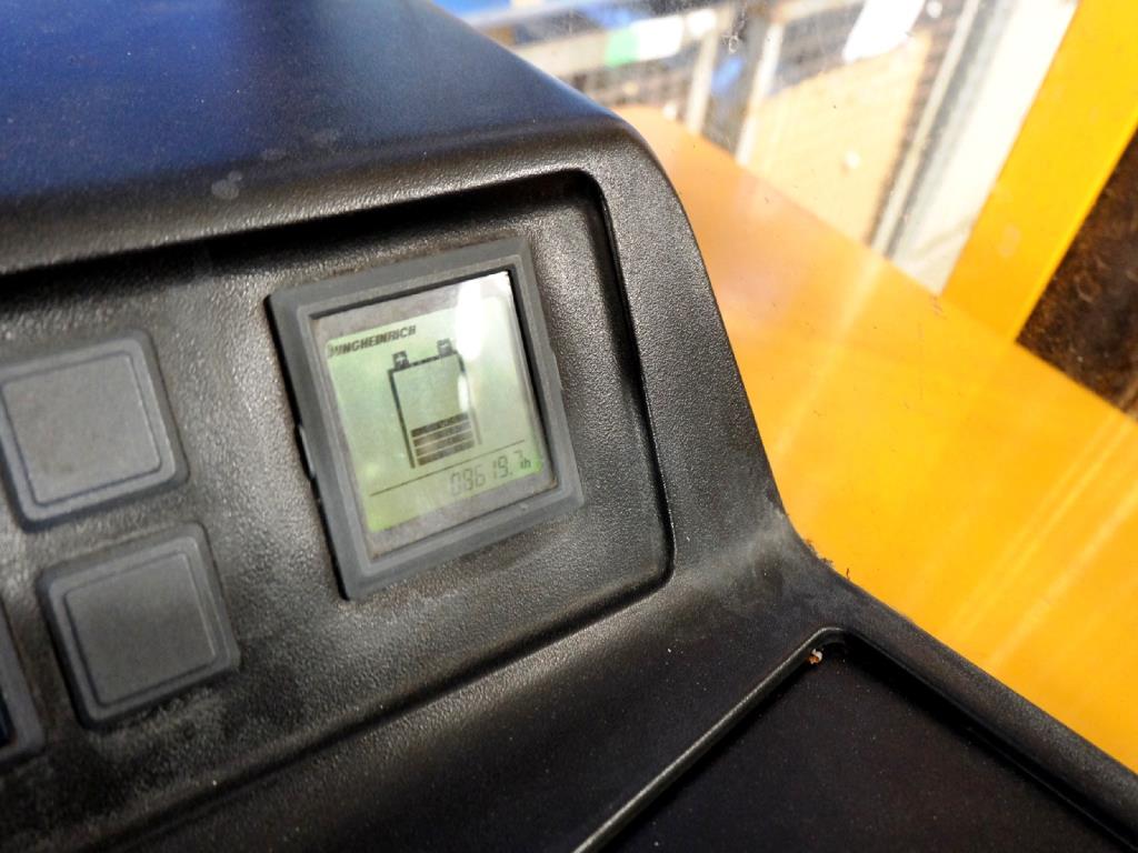 Machines for the manufacturing of foamed <br>and injected attachments and spare parts <br>for the automotive sector-4