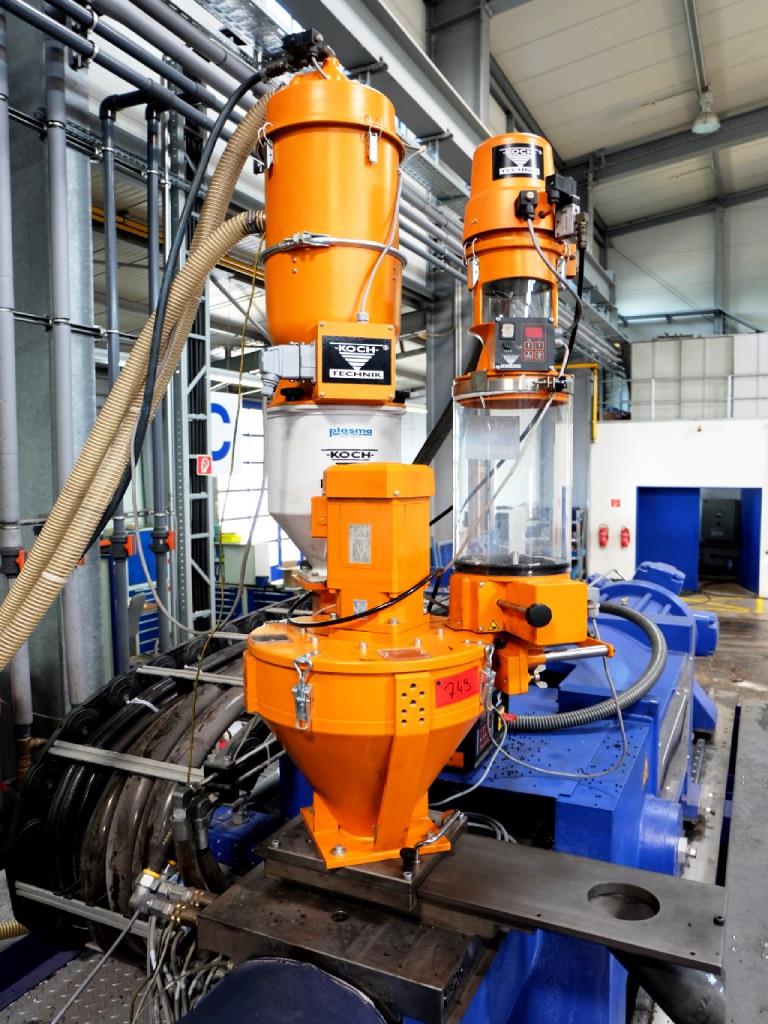 Machines for the manufacturing of foamed <br>and injected attachments and spare parts <br>for the automotive sector-1