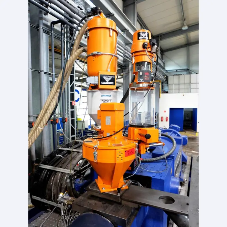 Machines pour la fabrication de pièces (rapportées) automobiles moussées et injectées-1