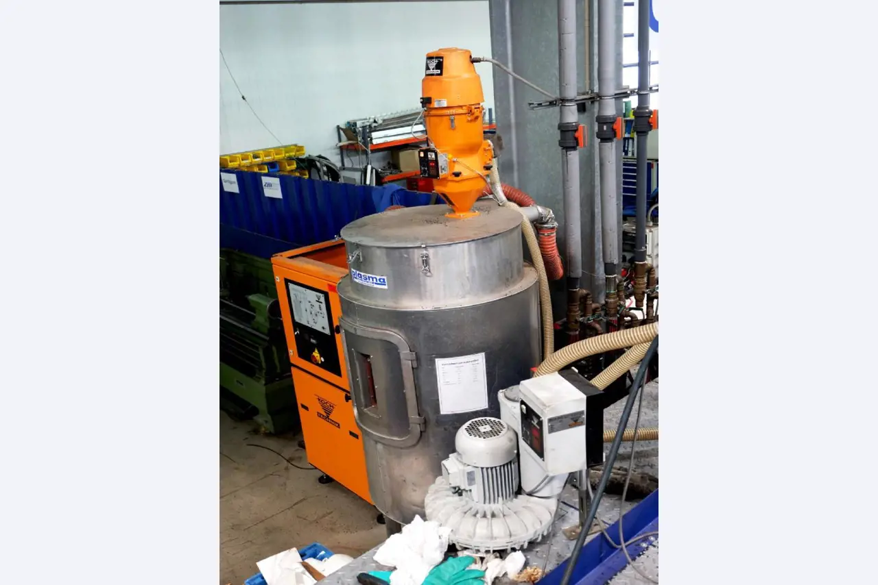 Machines pour la fabrication de pièces (rapportées) automobiles moussées et injectées-2