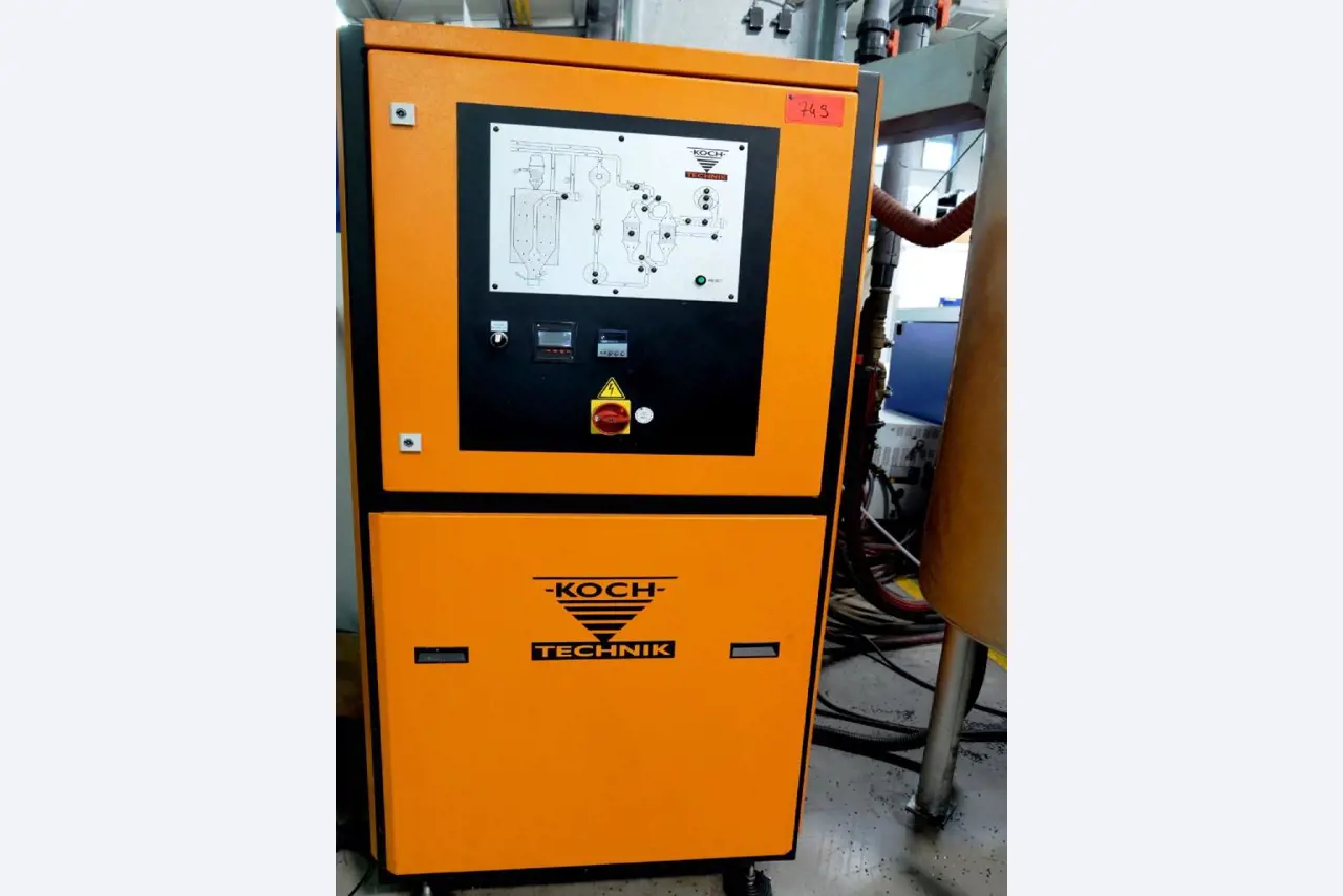 Machines pour la fabrication de pièces (rapportées) automobiles moussées et injectées-4