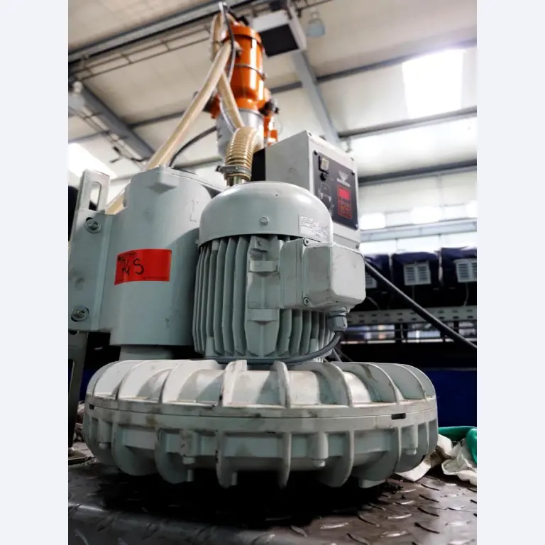 Machines pour la fabrication de pièces (rapportées) automobiles moussées et injectées-5