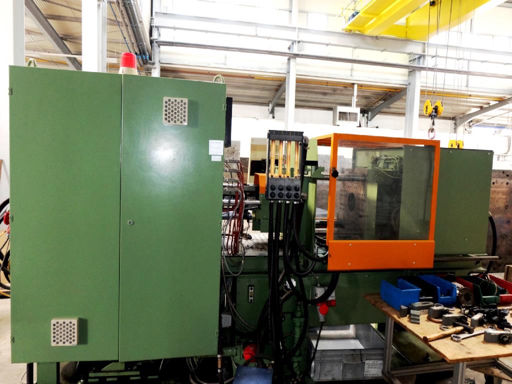 Machines for the manufacturing of foamed <br>and injected attachments and spare parts <br>for the automotive sector-10